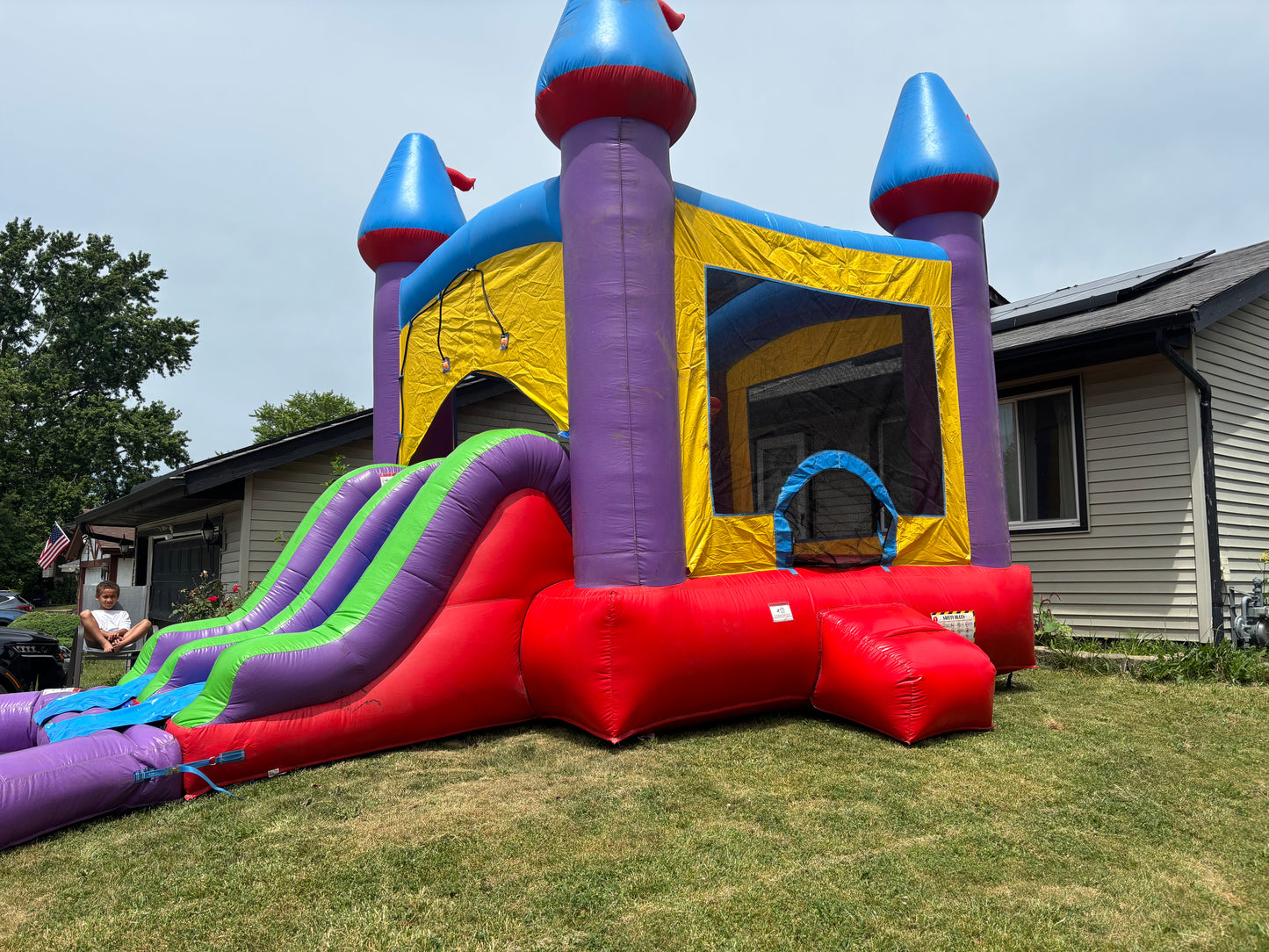 Combo castle W/ Splash pad 26f x 14ft