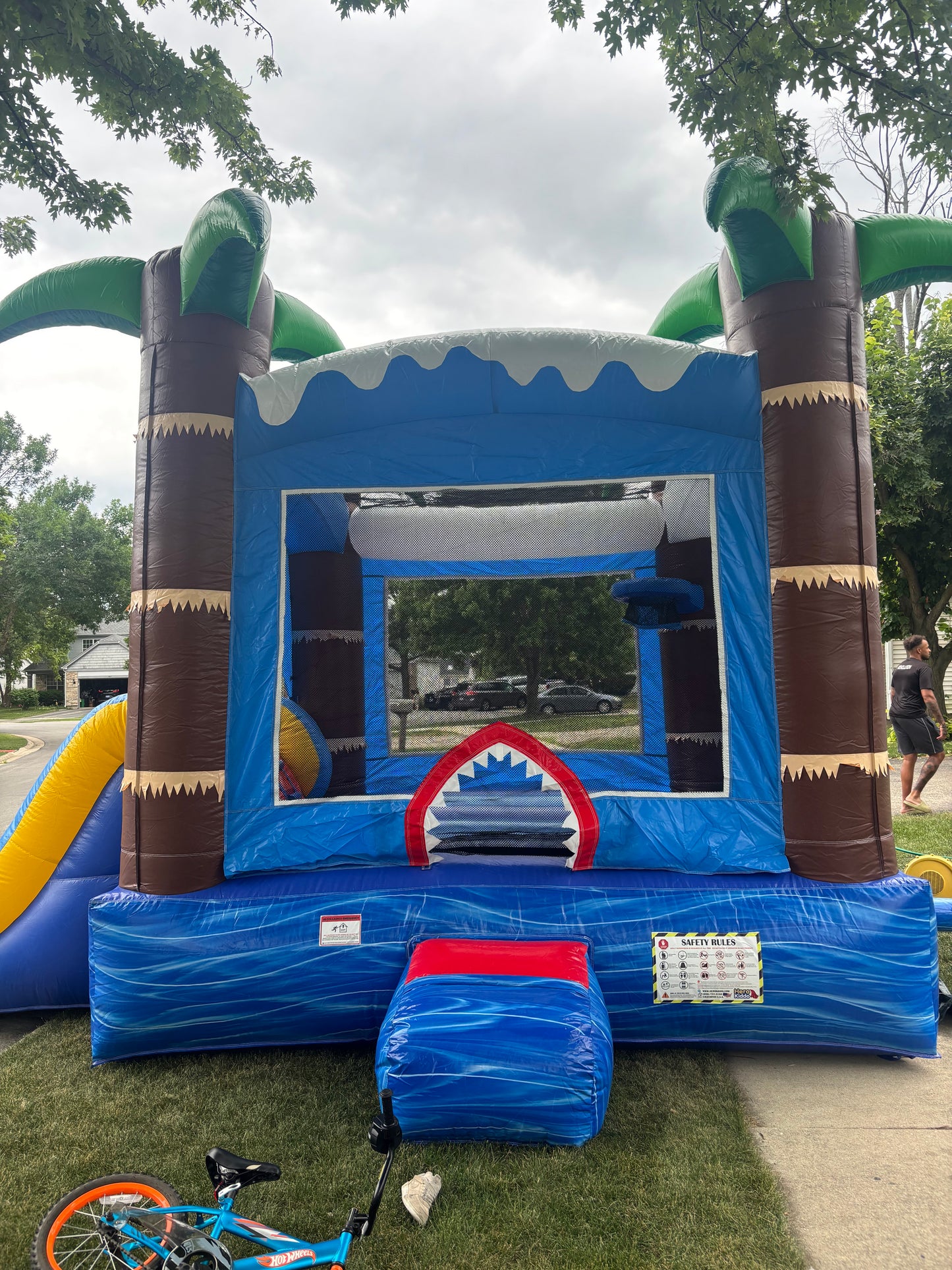 SHARK BOUNCE HOUSE w/ SLIDE COMBO 14ft x 26ft