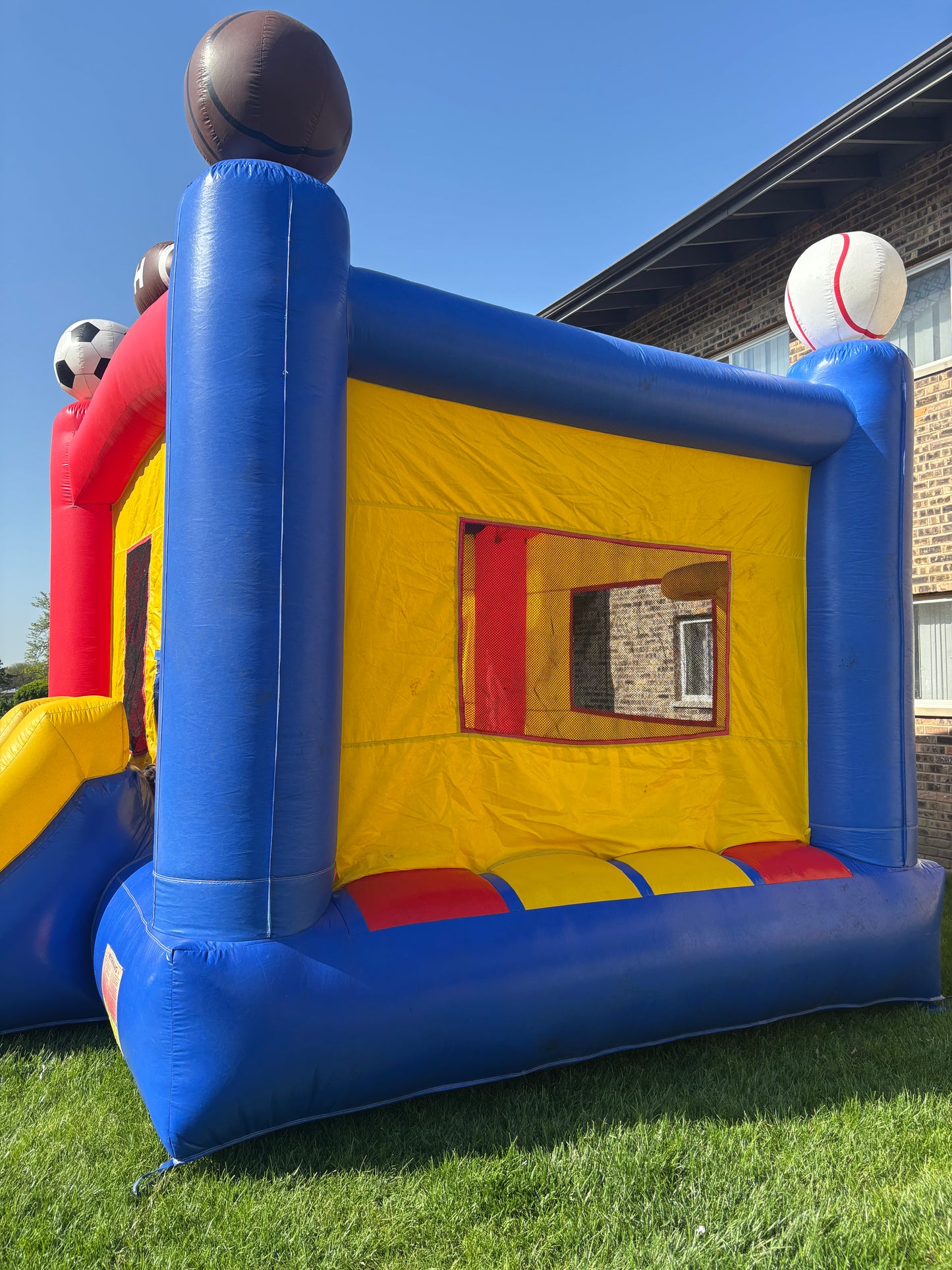 Sports Giant Bounce House 17ft x 14ft