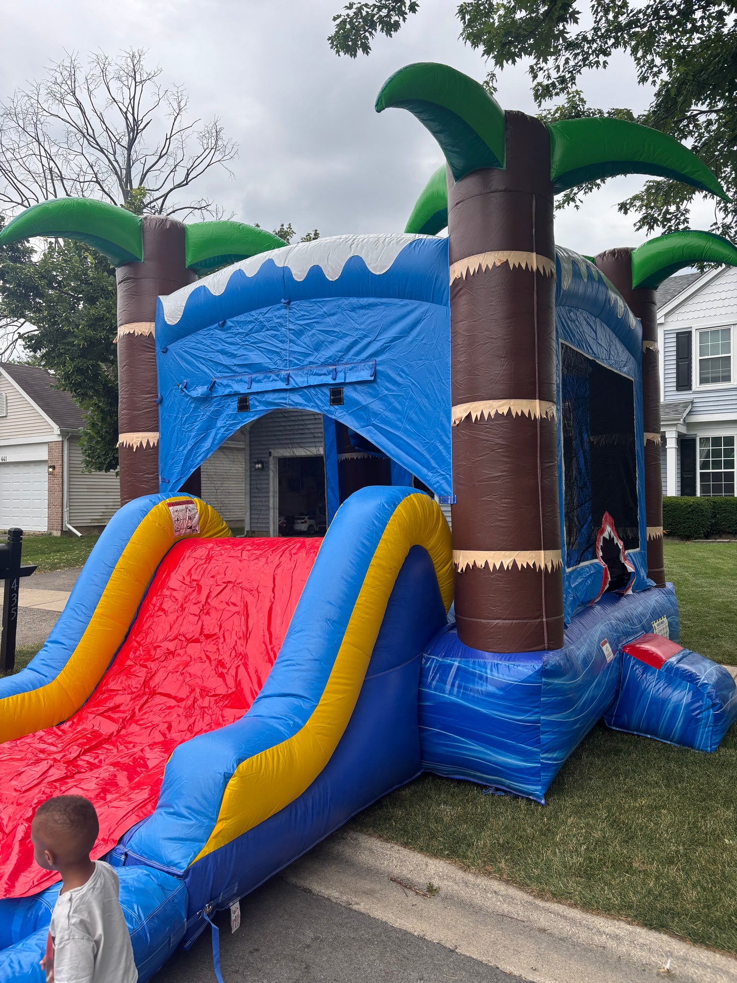 SHARK BOUNCE HOUSE w/ SLIDE COMBO 14ft x 26ft